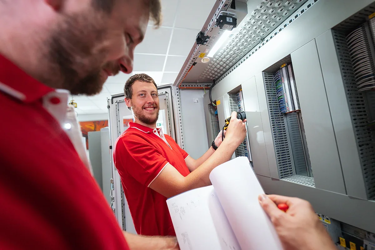 Elektroniker Schaltschrankbau VT-Schaltanlagen GmbH Stellen Jobs Karriere – VT-Schaltanlagen GmbH – Traunreut